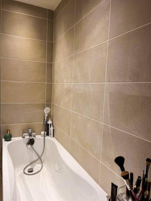 Appartement Charmant Et Calme Dans L'Herault Poussan Zewnętrze zdjęcie